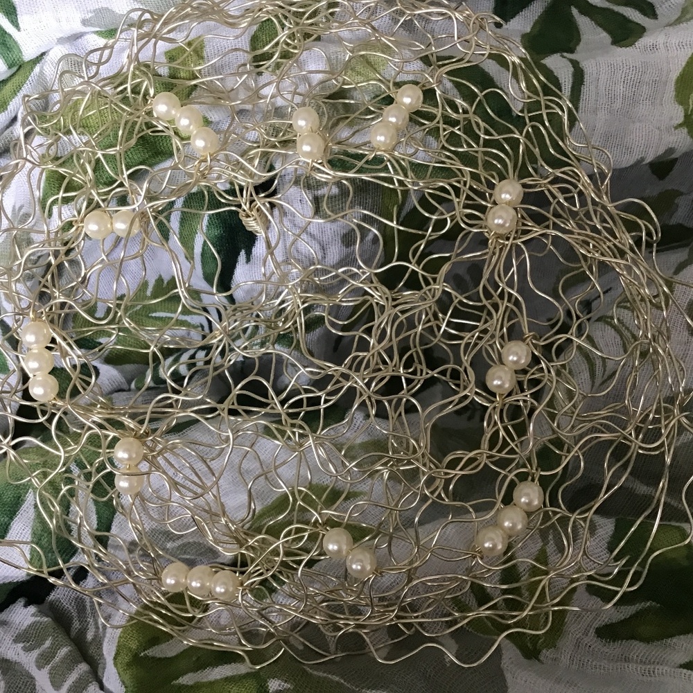 Oasis Floral Products / Lomey 8 in Wire Collar Gold Wire with Faux Pearls